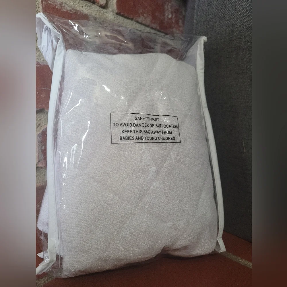 Biloban Waterproof Mattress Pad